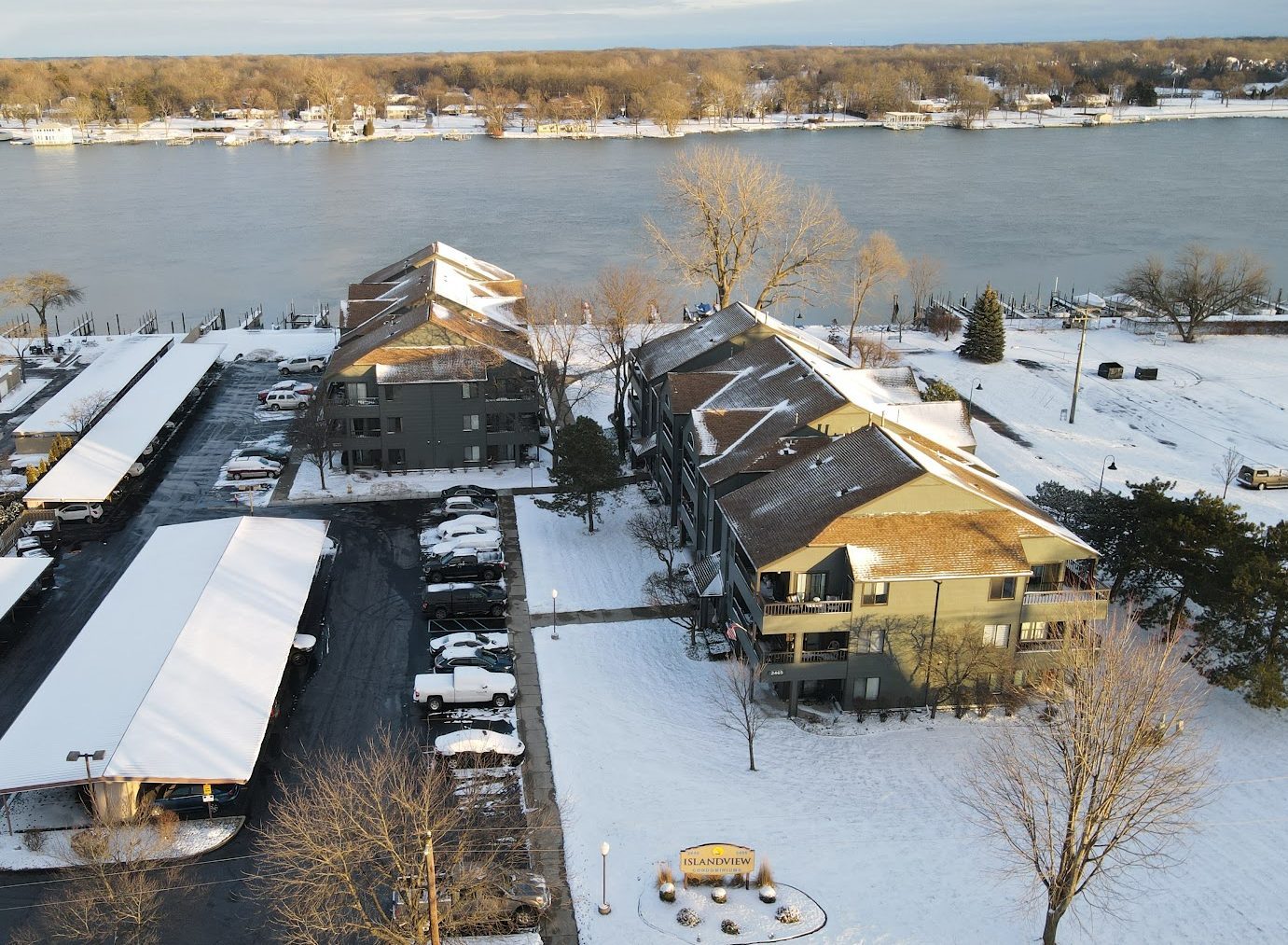 Home Islandview Condominiums Trenton, Michigan